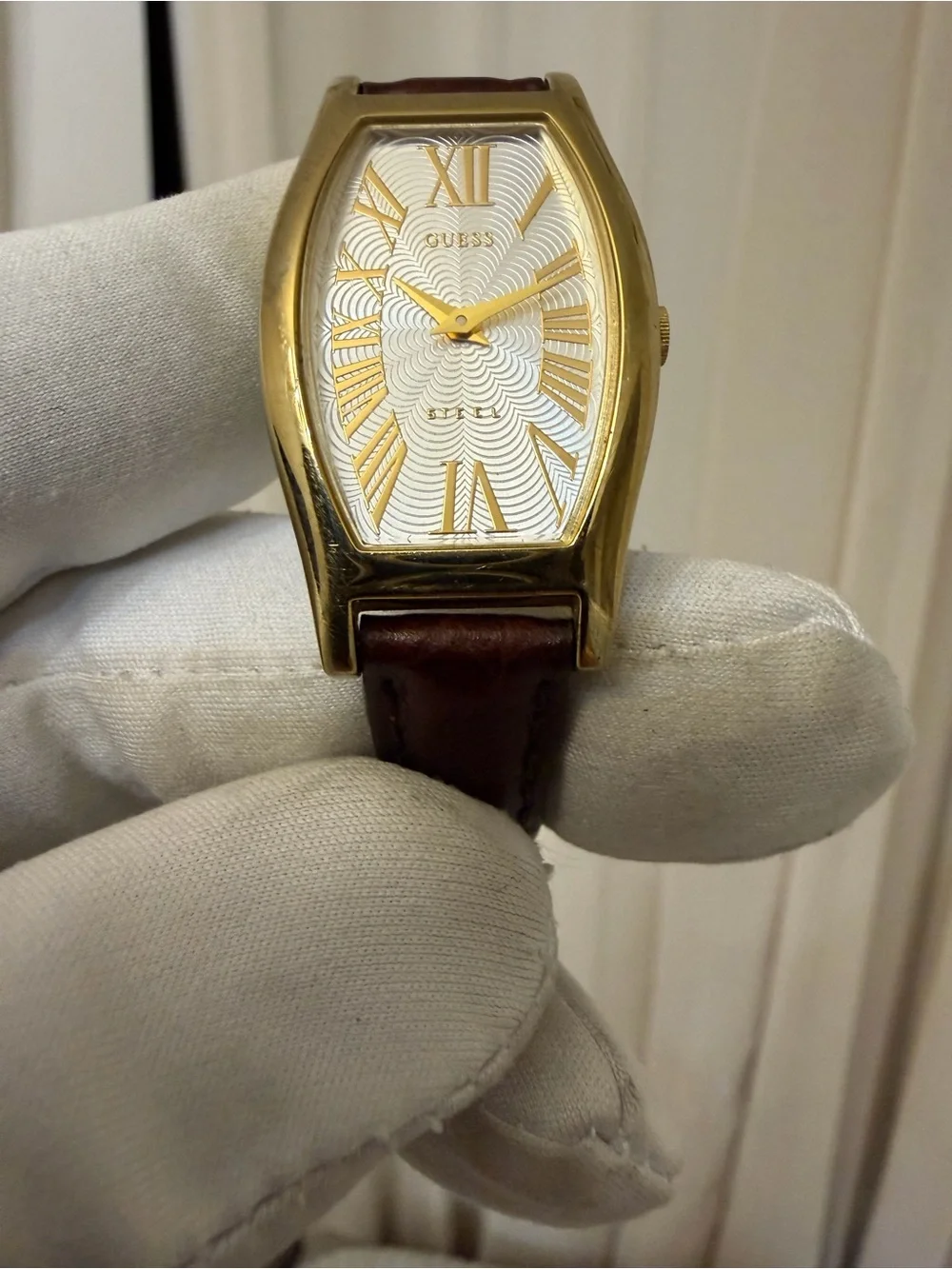 Vintage Guess Steel G66556L Womens Tonneau Gold Tone Watch Roman Dial